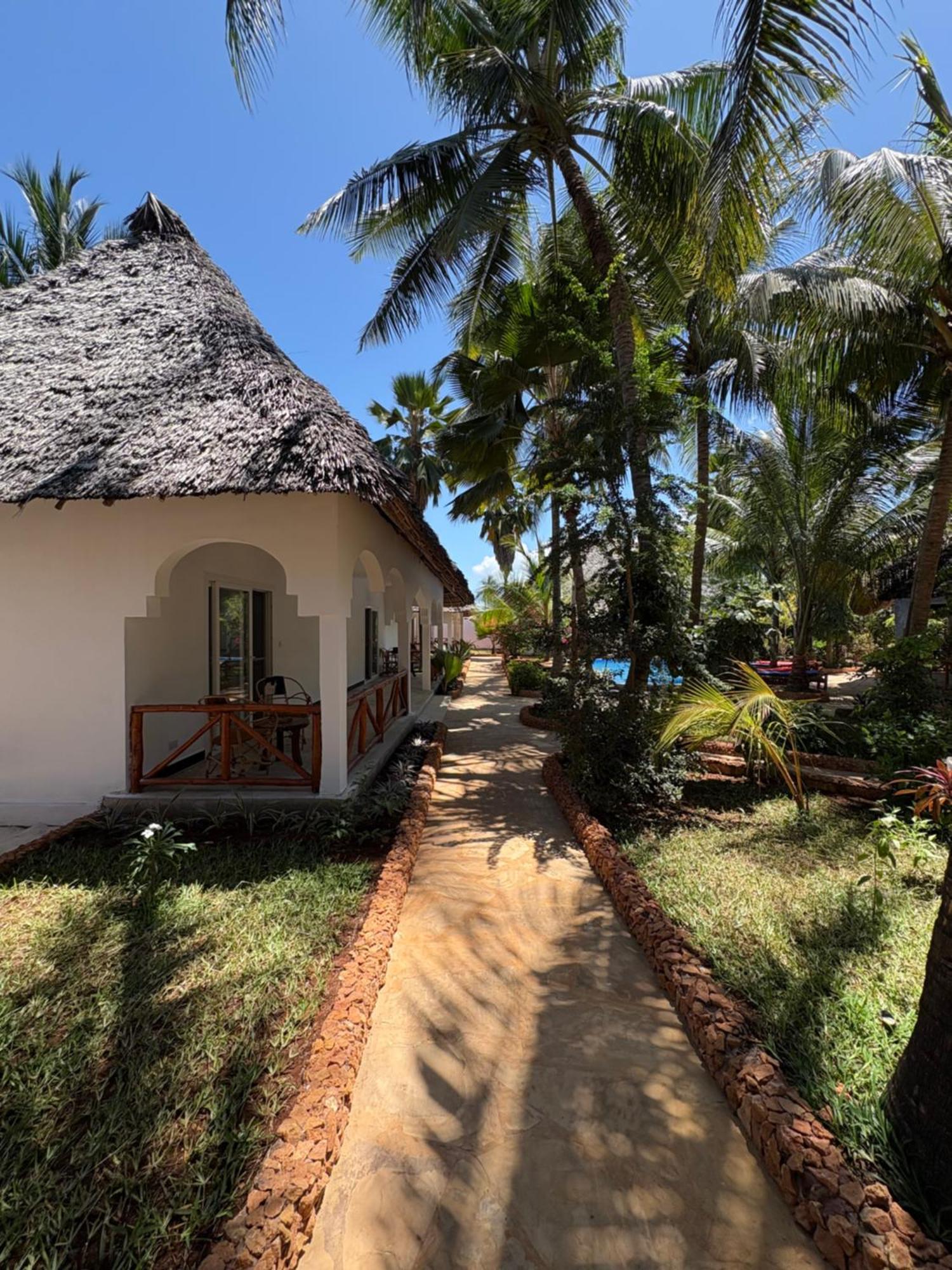 African Hotel *