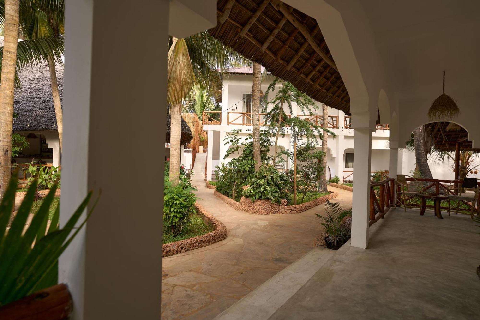 African Hotel *