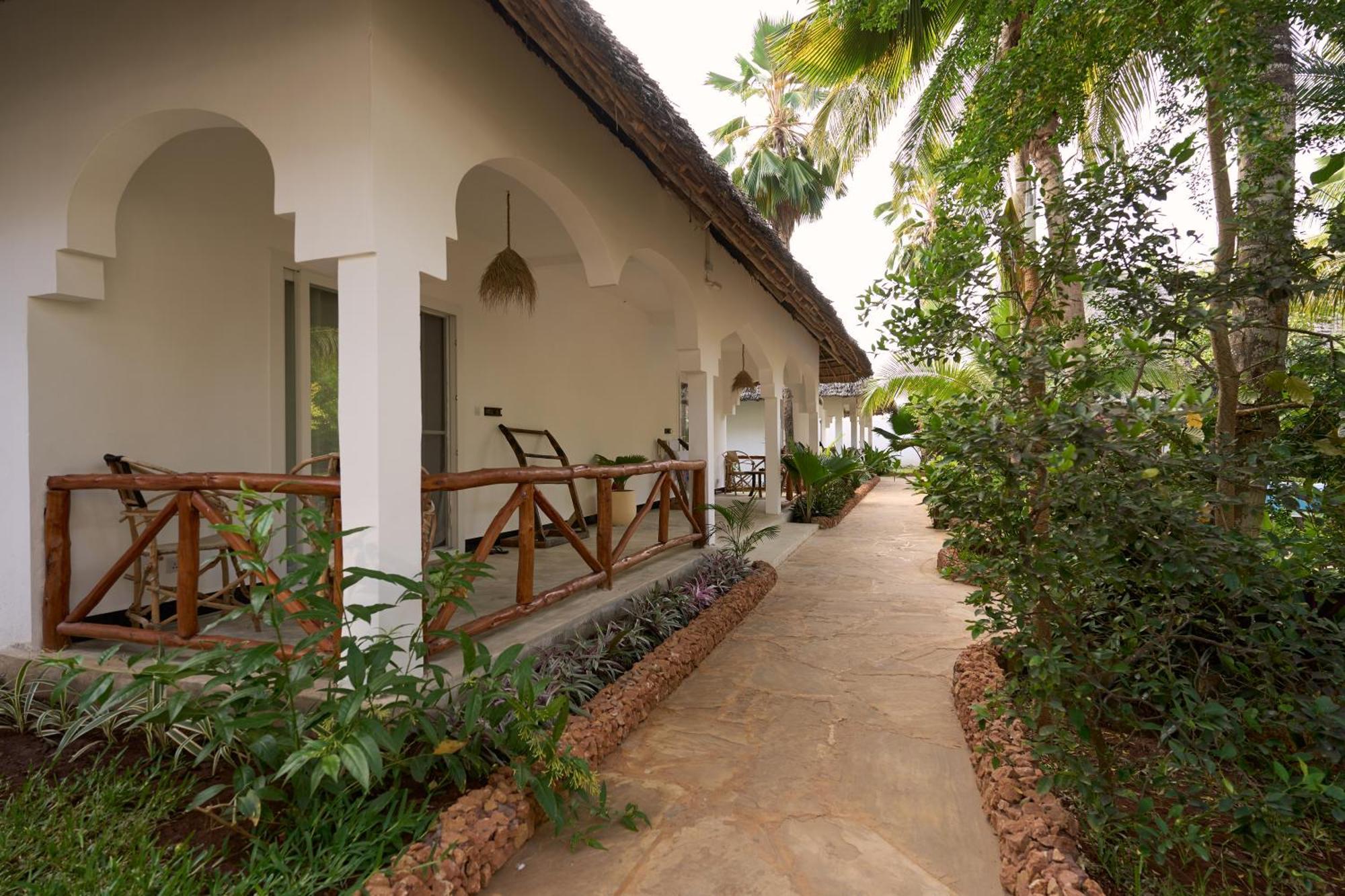 African Hotel *