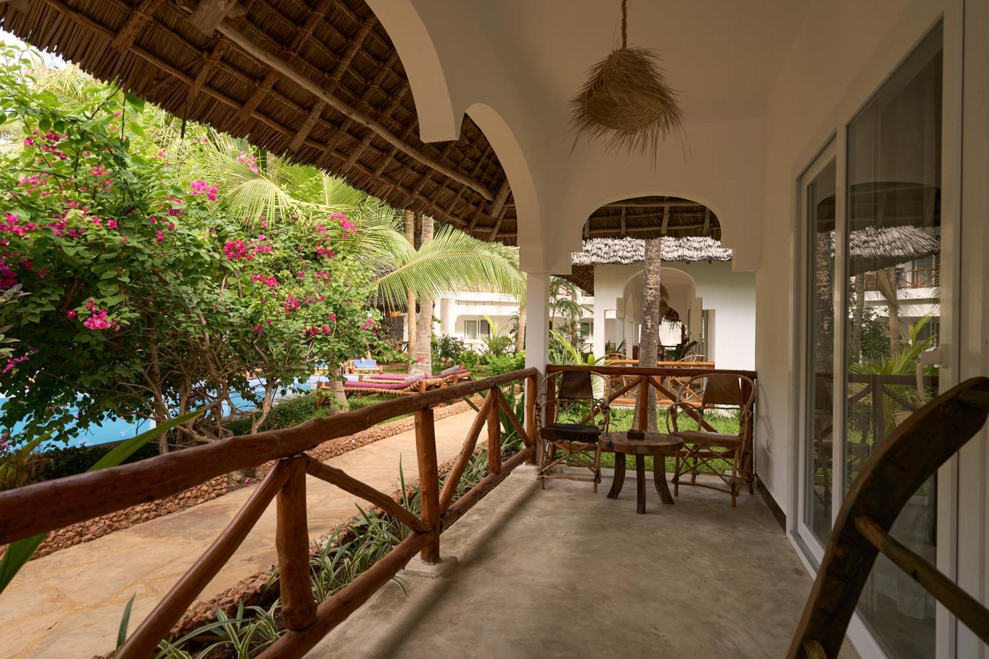 Hotel African *