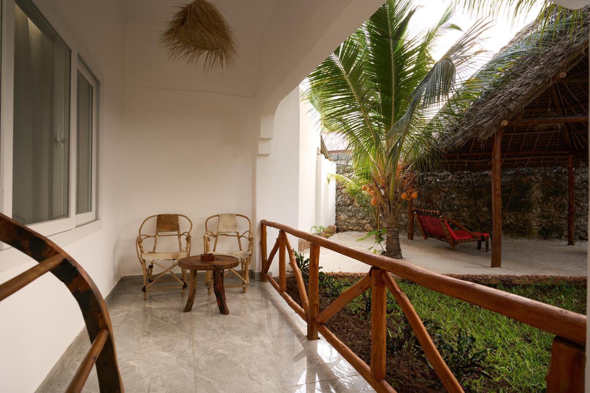 African Hotel *
