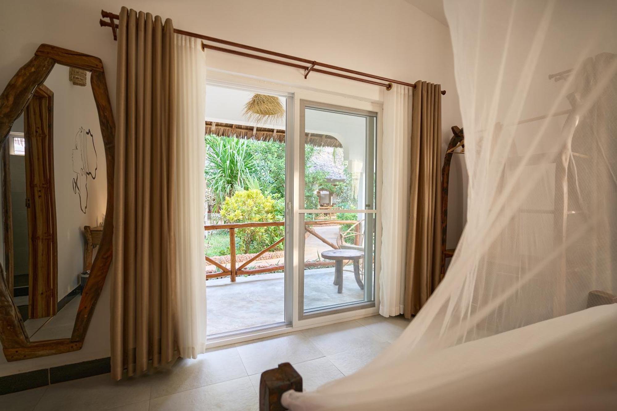 African Hotel *