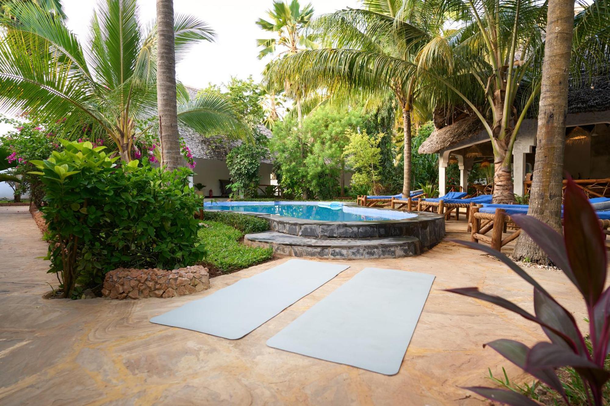 African Hotel *